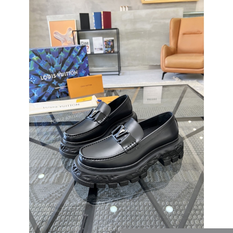 l**is V*t*n sneakers